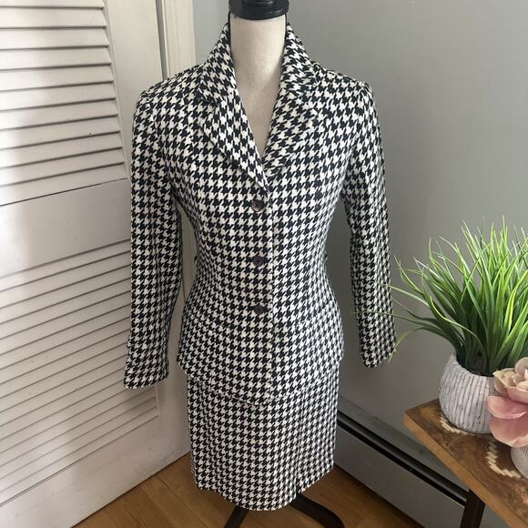 Vintage NEWPORT NEWS Suit Womens 8 Houndstooth Skirt Blazer Preppy Careerwear - Picture 1 of 14